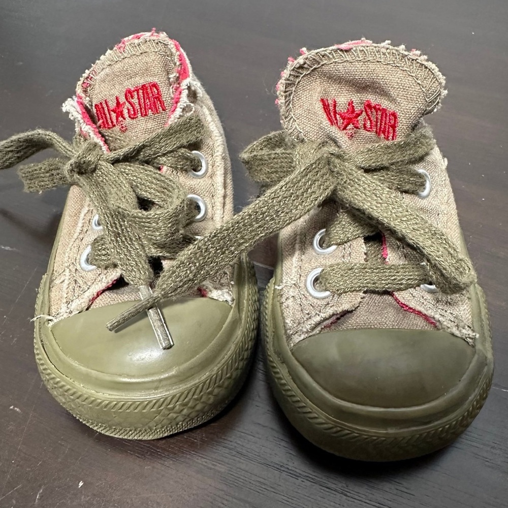 Baby converse (Product)red special edition size 4